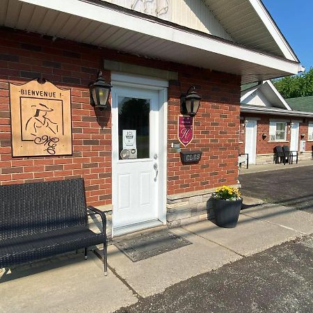 Motel Exquise Coaticook Exterior photo
