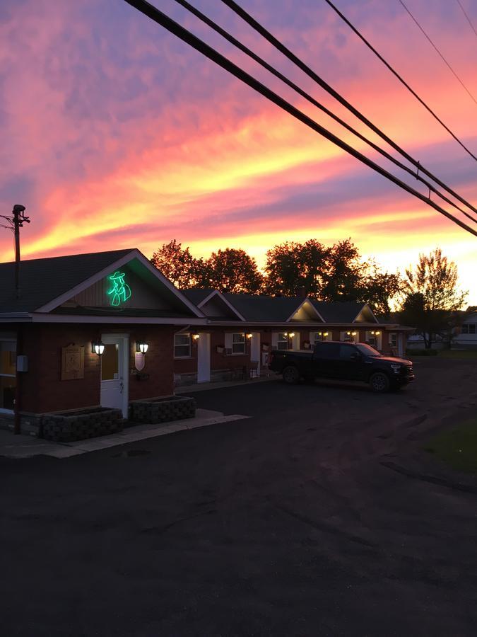 Motel Exquise Coaticook Exterior photo