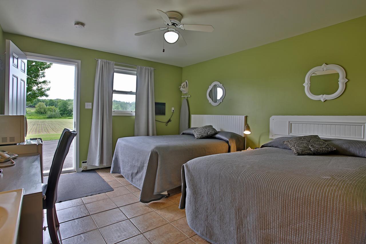 Motel Exquise Coaticook Exterior photo