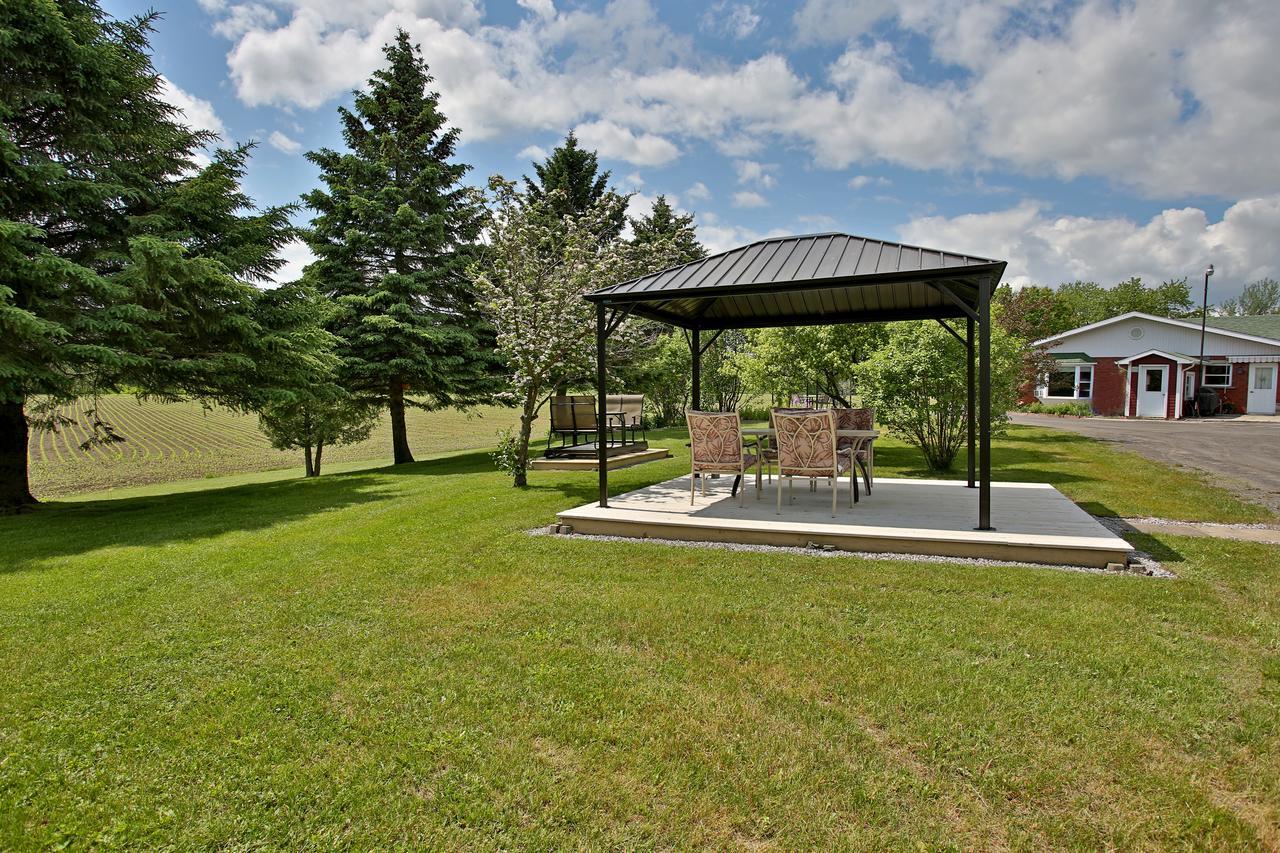 Motel Exquise Coaticook Exterior photo
