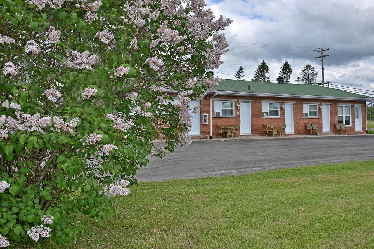 Motel Exquise Coaticook Exterior photo